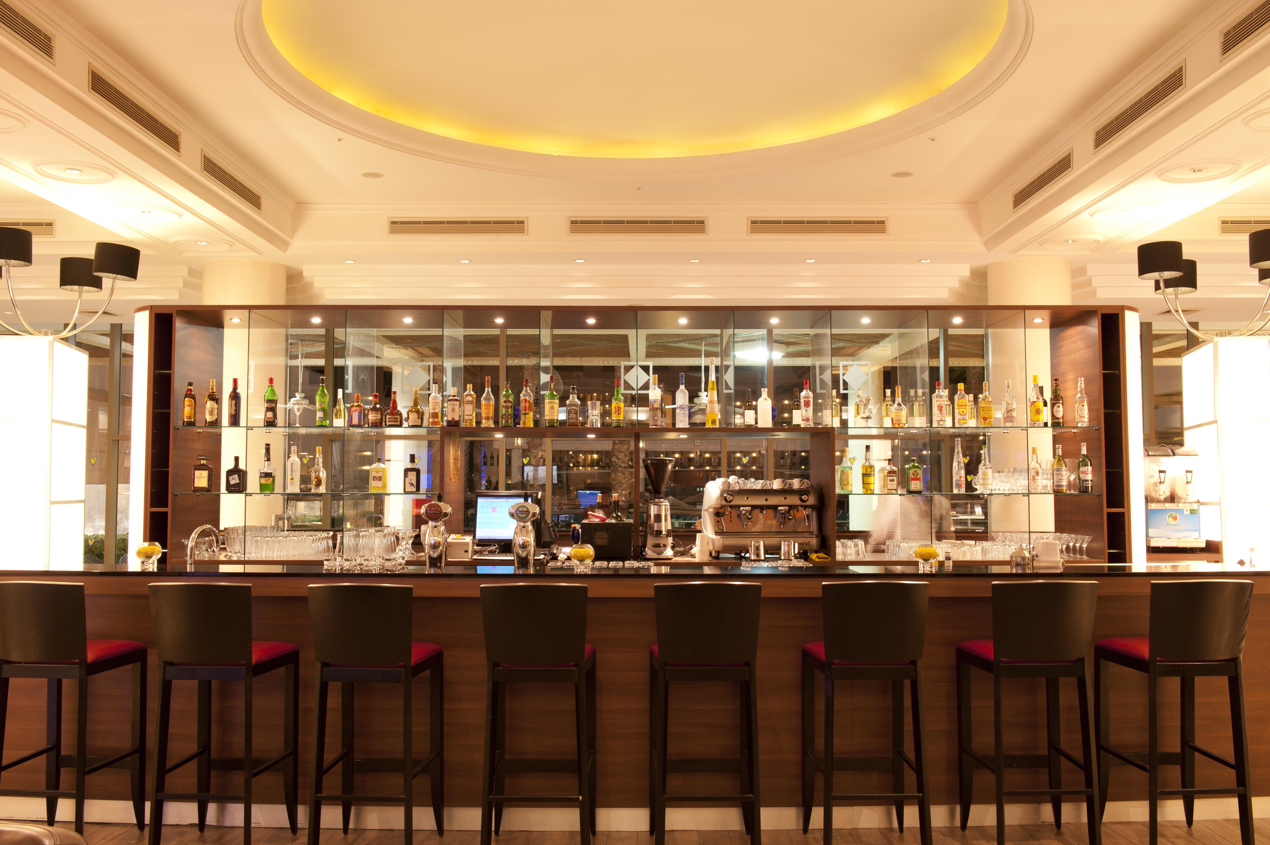 U Magic Palace Eilat Ngoại thất bức ảnh The bar at the hotel